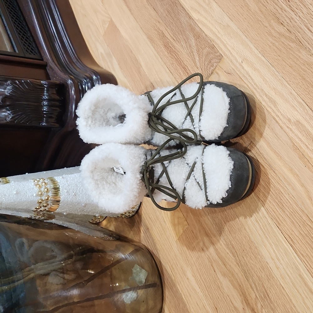 YVES SOLOMON MOON BOOTS